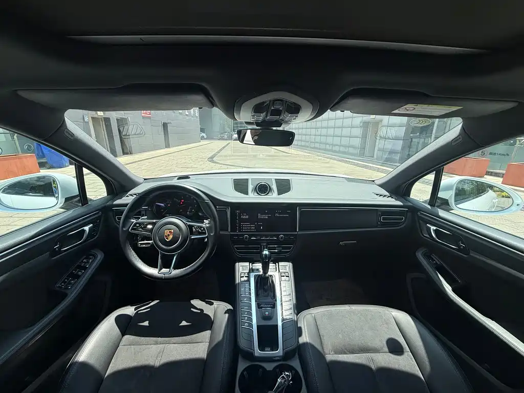 2018 Porsche Macan 2.0T