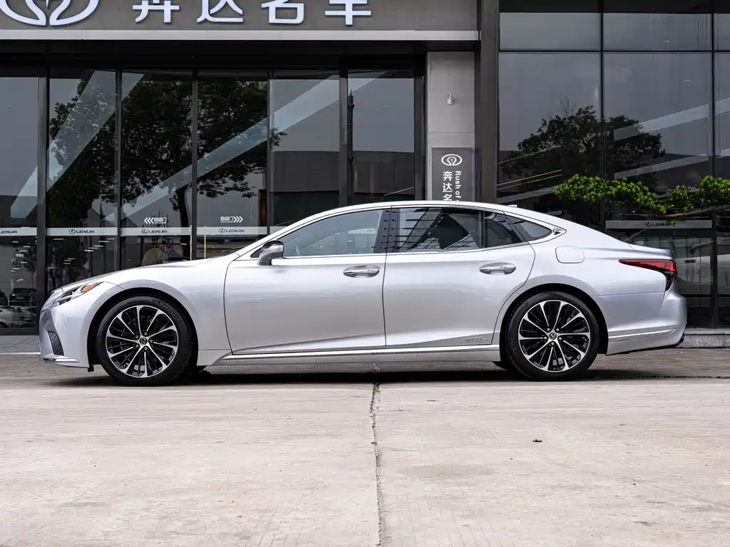 Lexus LS 500h Executive Edition 2021