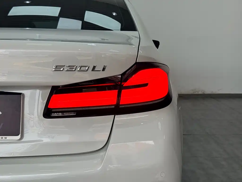 BMW 5 Series 2022 LCI 530Li Leading M Sport Package