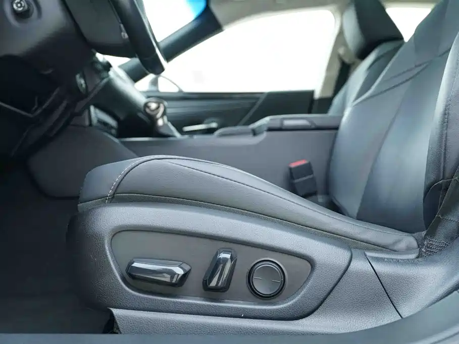 Lexus ES 200 2018