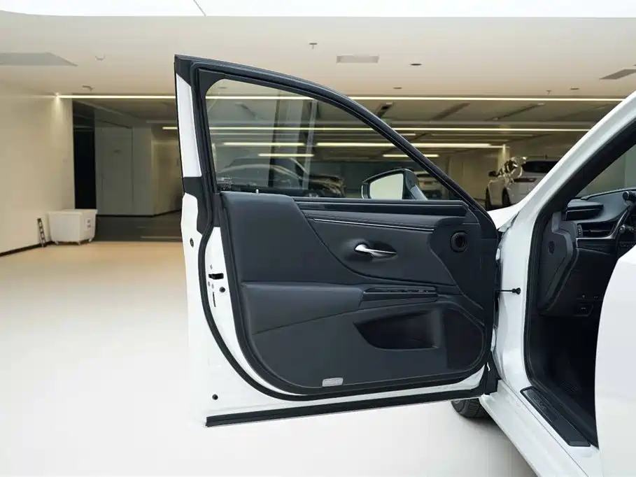 Lexus ES 200 2018