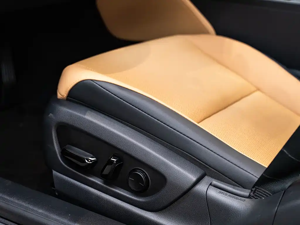 2025 Lexus ES 300h Premium