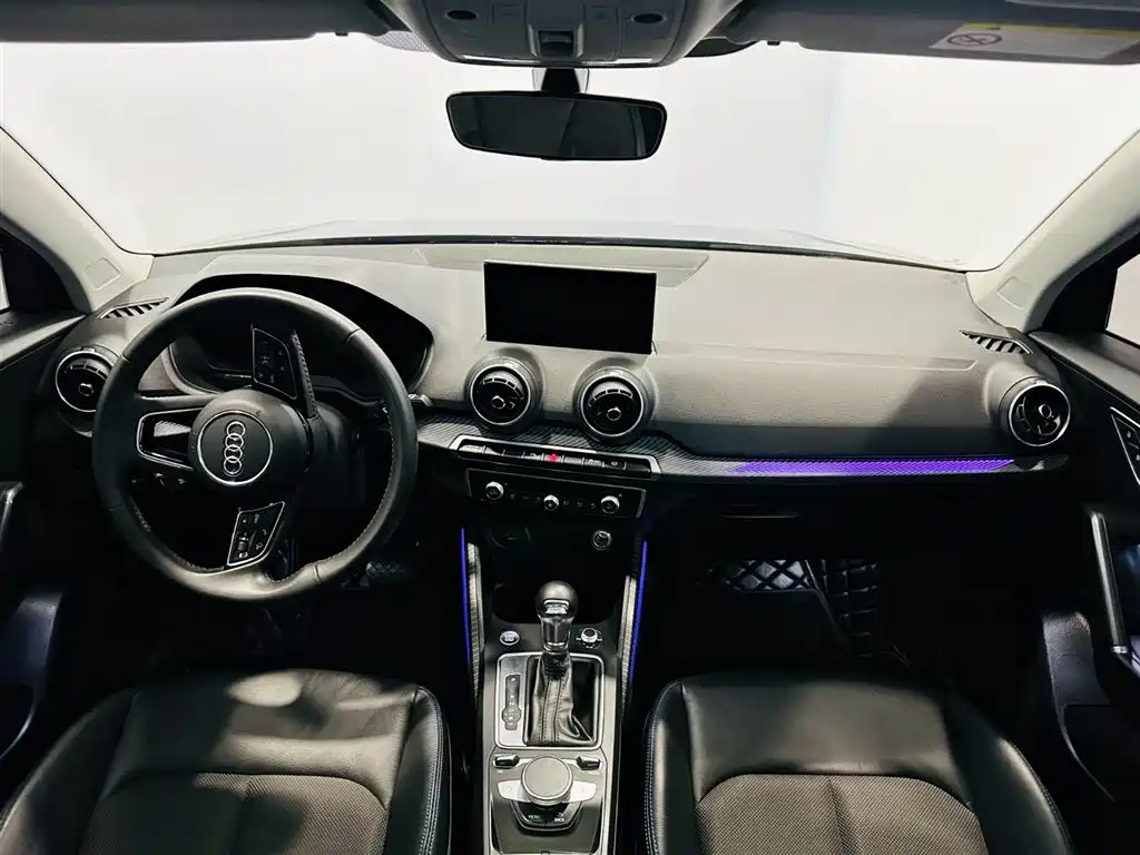Audi Q2L e-tron 2019