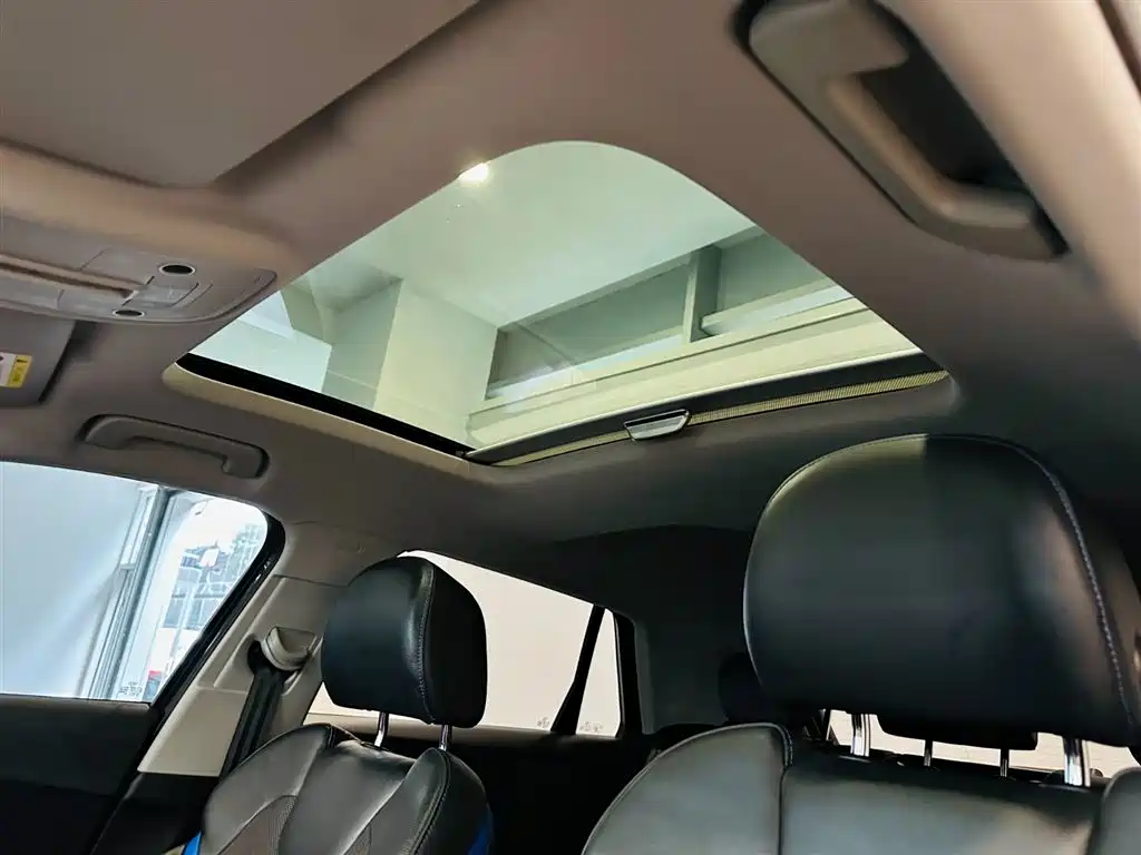 Audi Q2L e-tron 2019