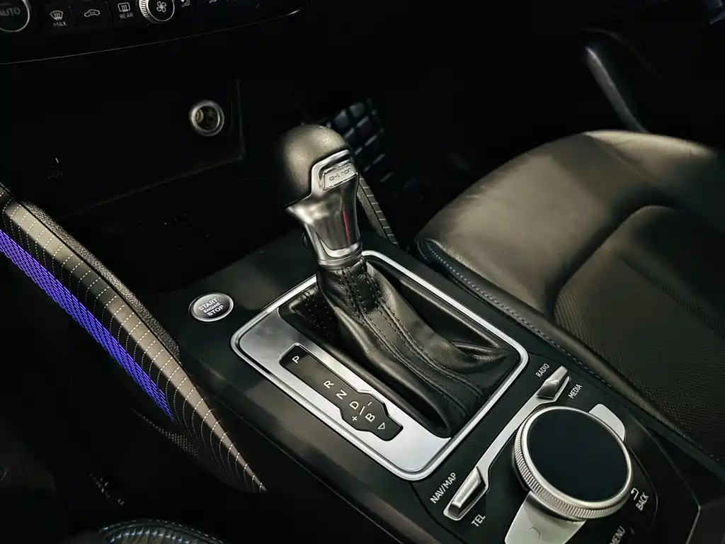 Audi Q2L e-tron 2019