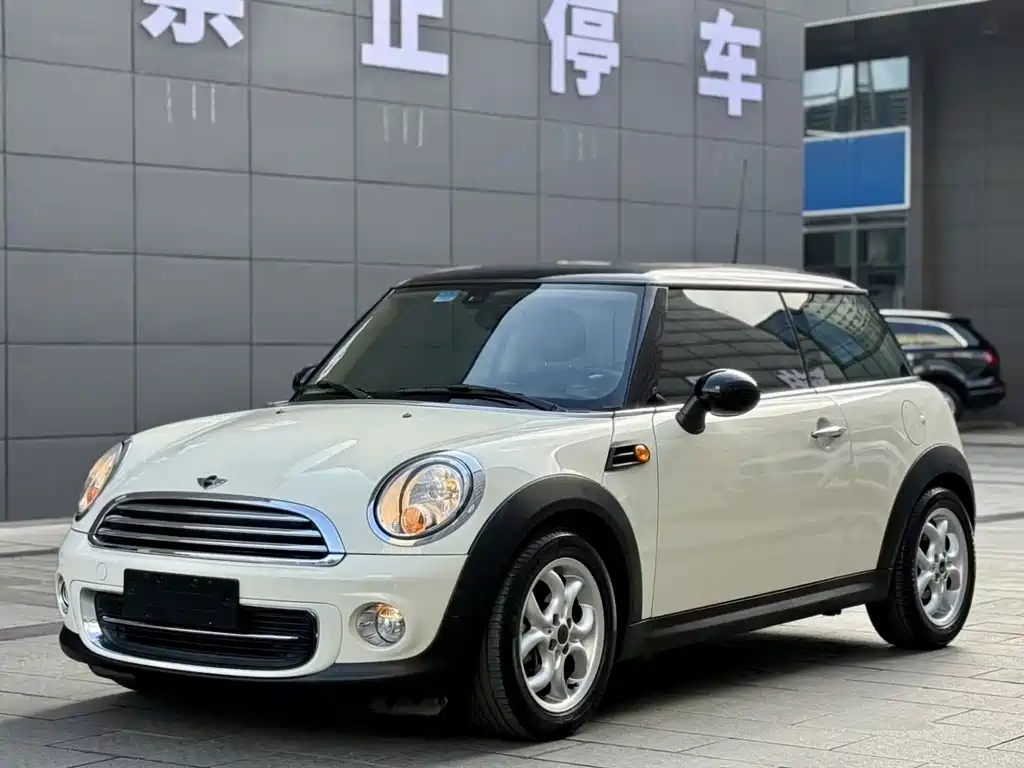 2011 MINI Cooper 1.6L Fun
