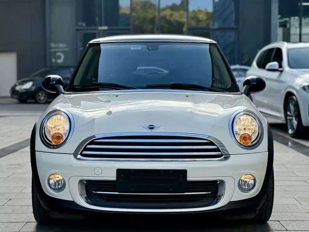 2011 MINI Cooper 1.6L Fun