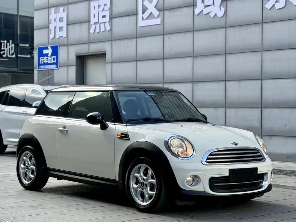 2011 MINI Cooper 1.6L Fun