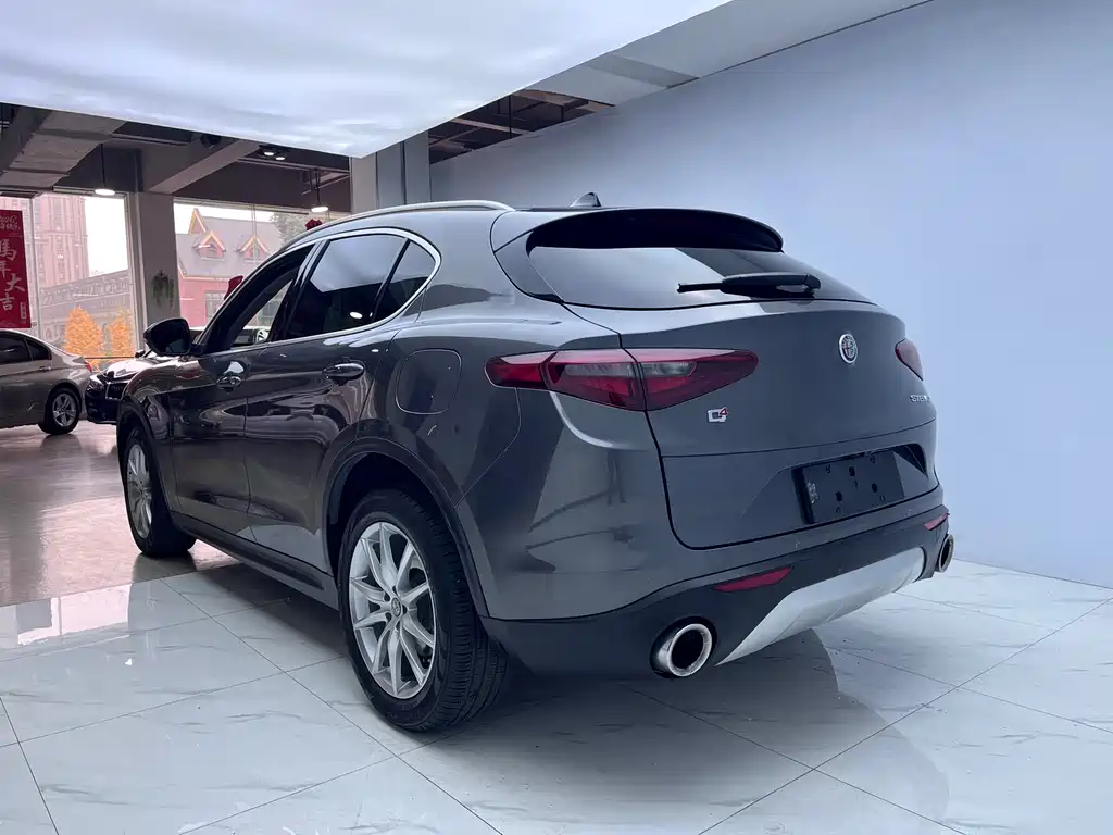Alfa Romeo Stelvio 2017 2.0T 200HP Luxury Edition