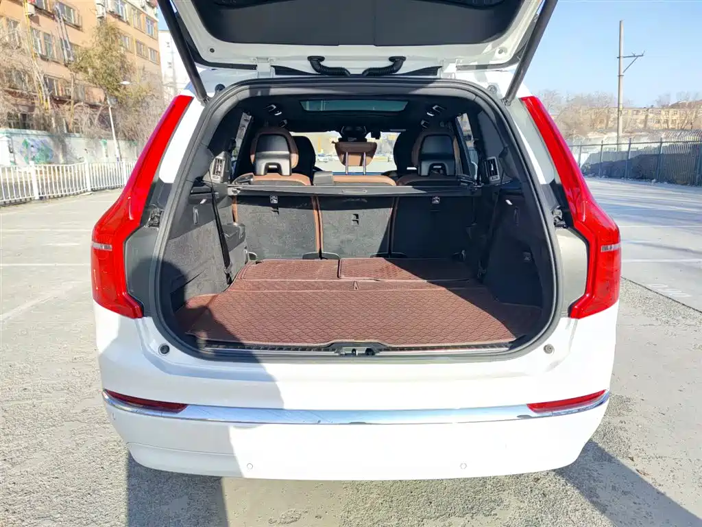 Volvo XC90 2024 B6 Momentum 7-Seater
