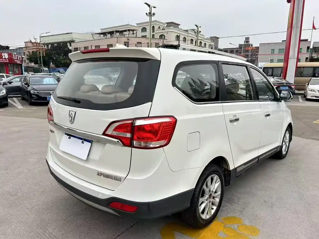 Baojun 730 2016 1.5L Manual Luxury 7-seater