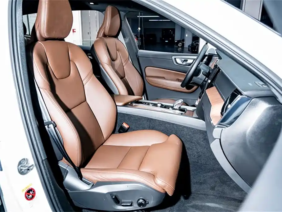 Volvo XC60 Plug-in Hybrid 2023 T8 PHEV Long Range AWD Luxury Plus