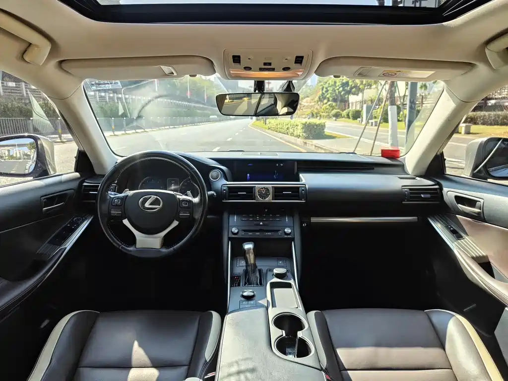 Lexus IS 2017 300 F Sport