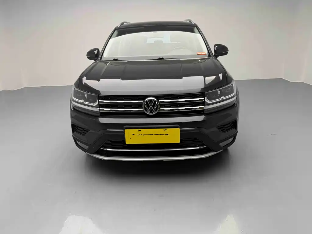 Tharu 2019 330TSI AWD Luxury Edition China VI