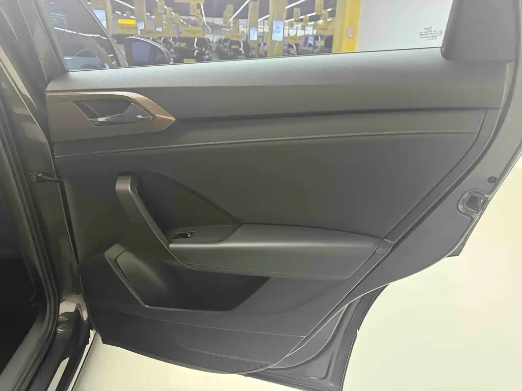 Tharu 2019 330TSI AWD Luxury Edition China VI
