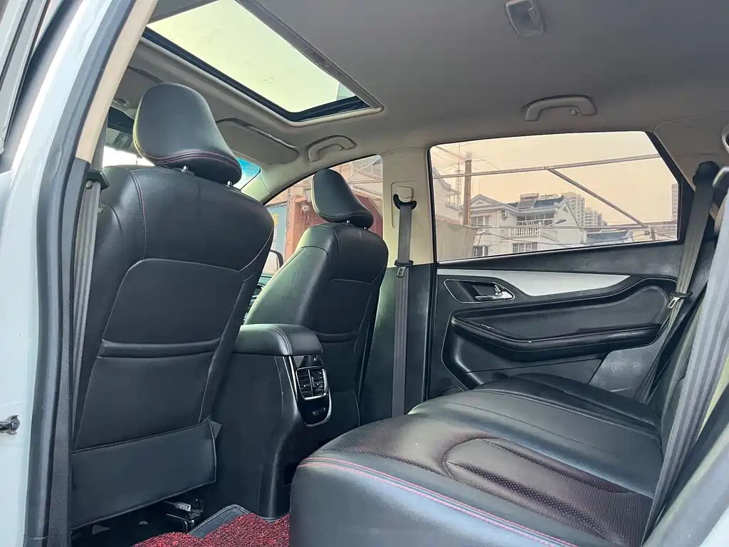 Baojun 560 2015 1.8L Manual Luxury Edition