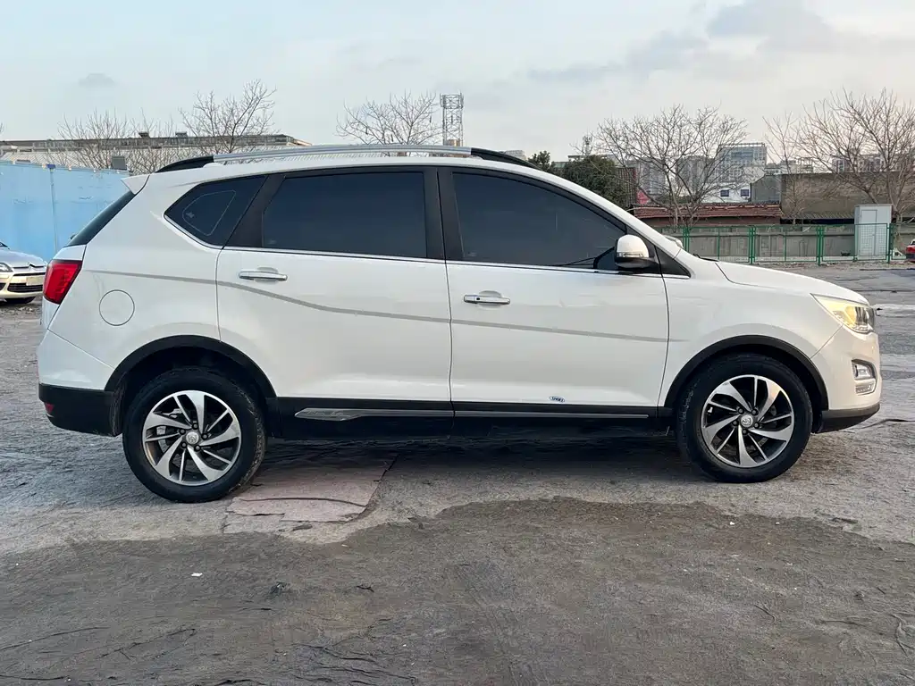 Baojun 560 2015 1.8L Manual Luxury Edition