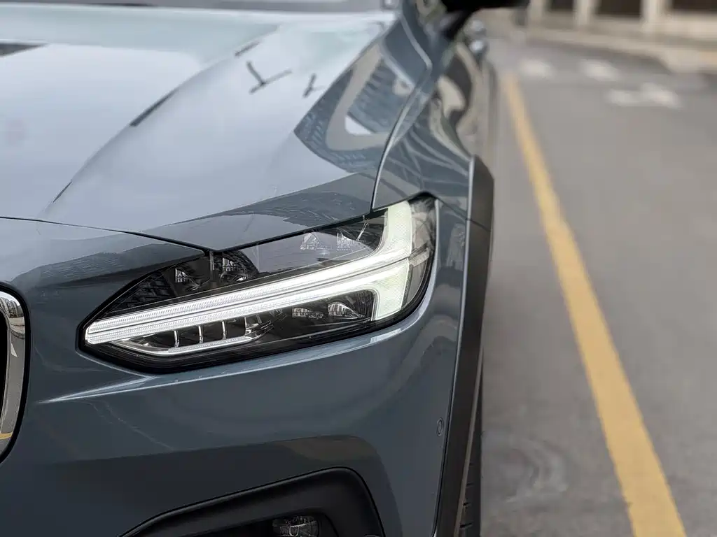 Volvo V90 2023 Cross Country B5 AWD Inscription Pro