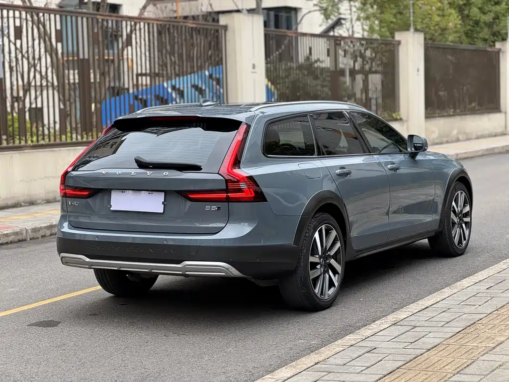 Volvo V90 2023 Cross Country B5 AWD Inscription Pro