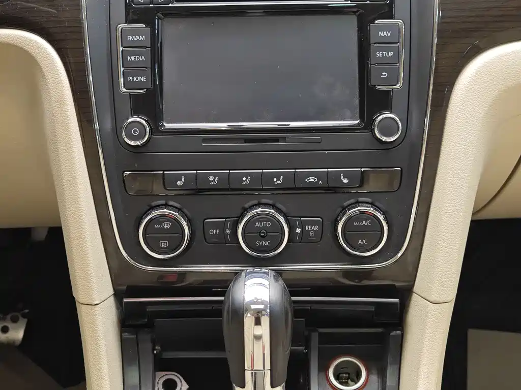 Volkswagen Passat 2015 1.8TSI DSG Yuzun Edition