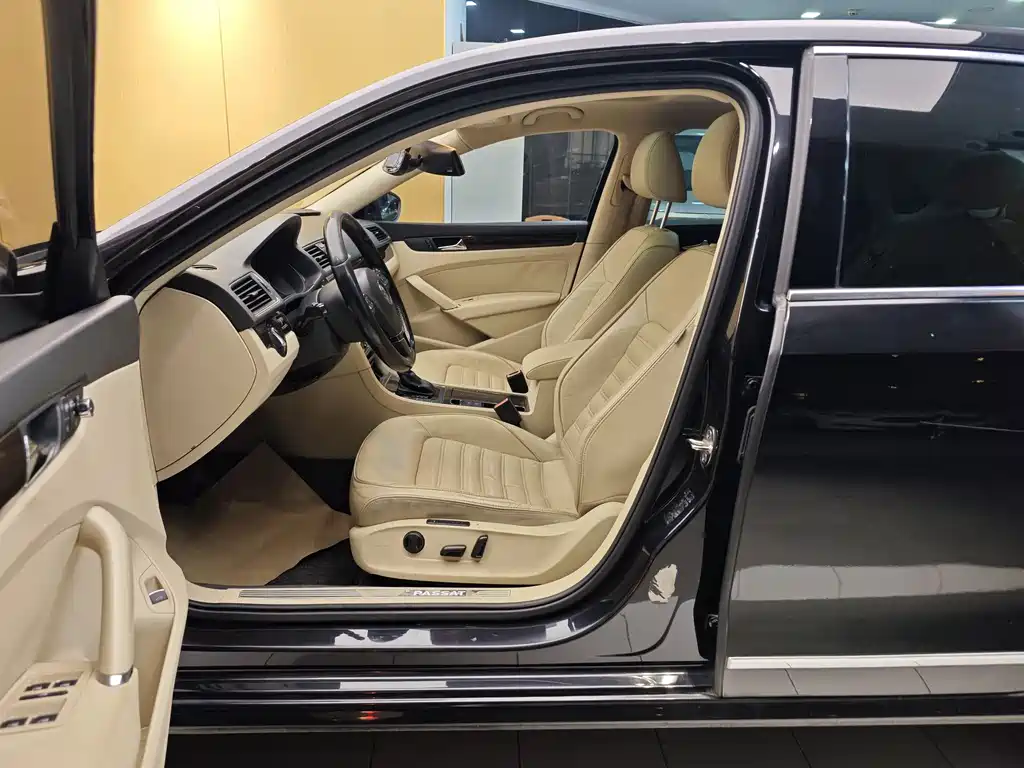 Volkswagen Passat 2015 1.8TSI DSG Yuzun Edition