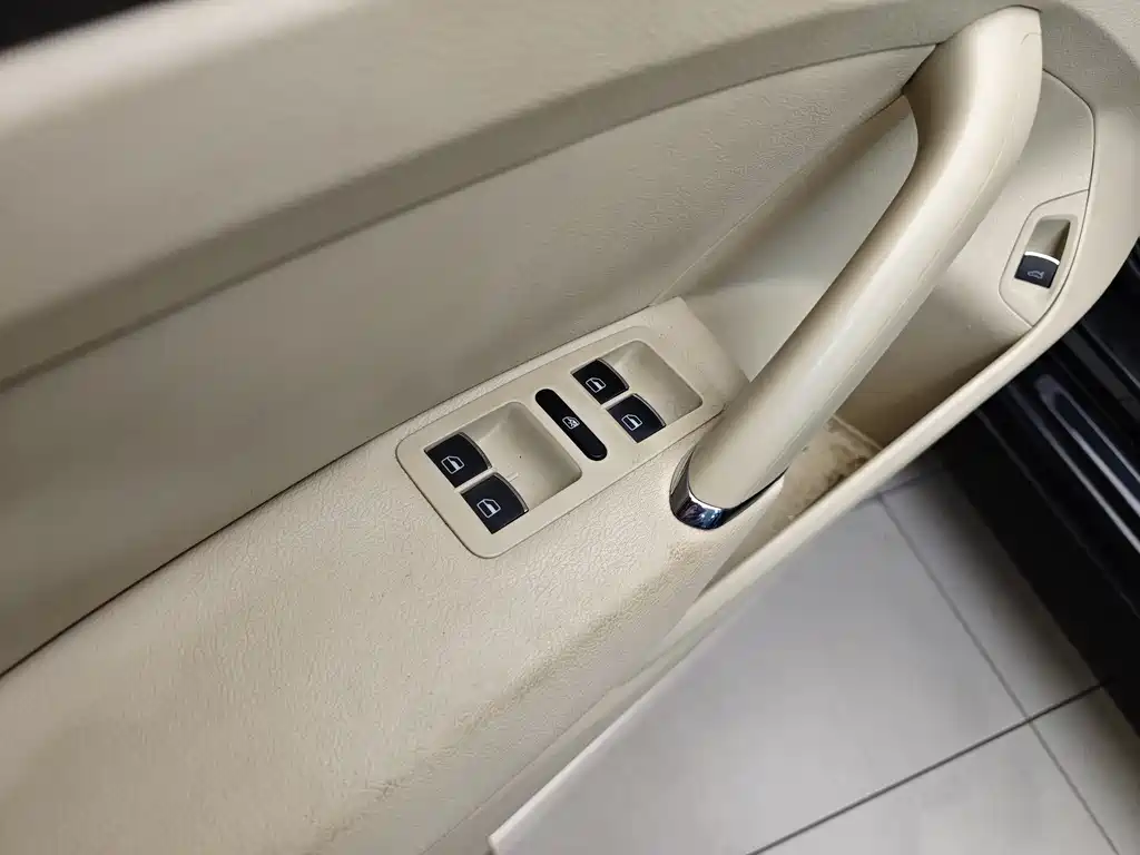 Volkswagen Passat 2015 1.8TSI DSG Yuzun Edition