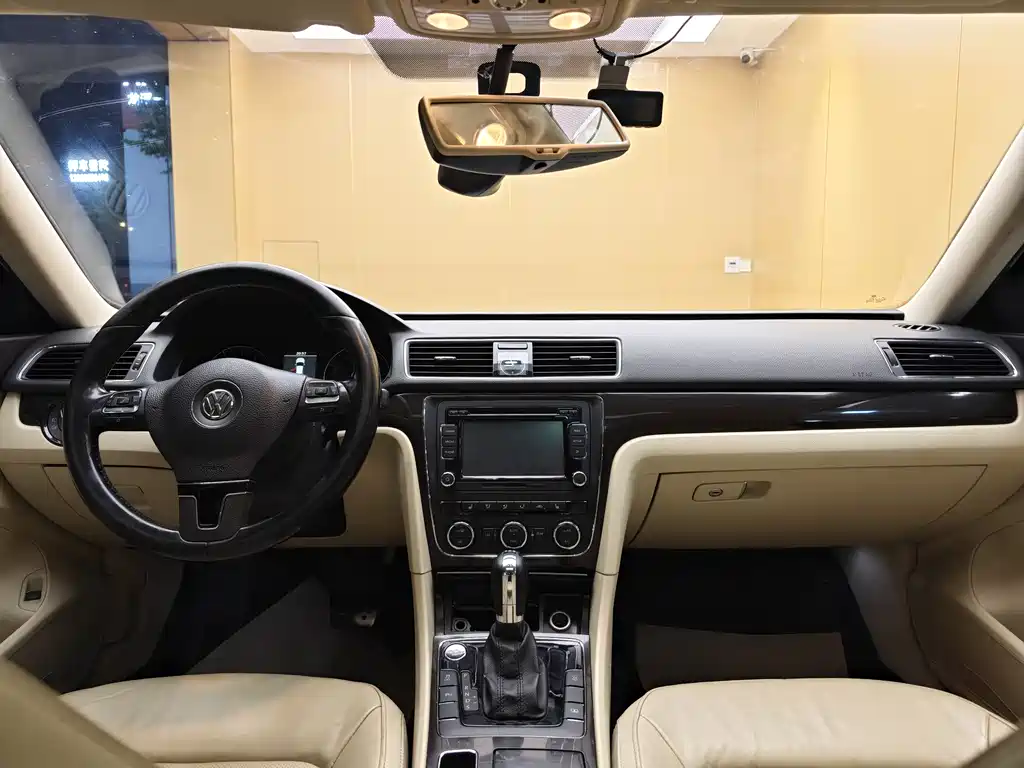 Volkswagen Passat 2015 1.8TSI DSG Yuzun Edition