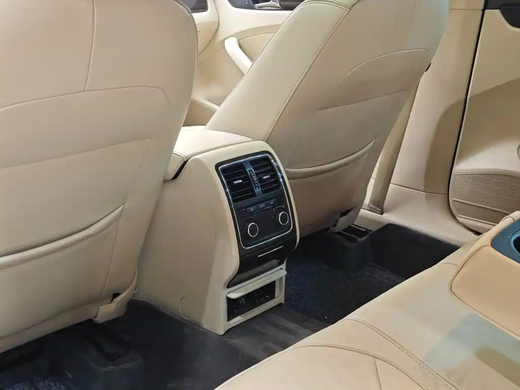 Volkswagen Passat 2015 1.8TSI DSG Yuzun Edition