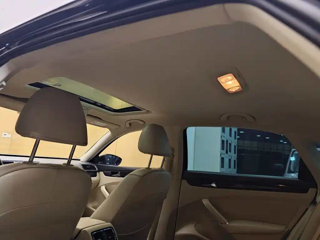 Volkswagen Passat 2015 1.8TSI DSG Yuzun Edition