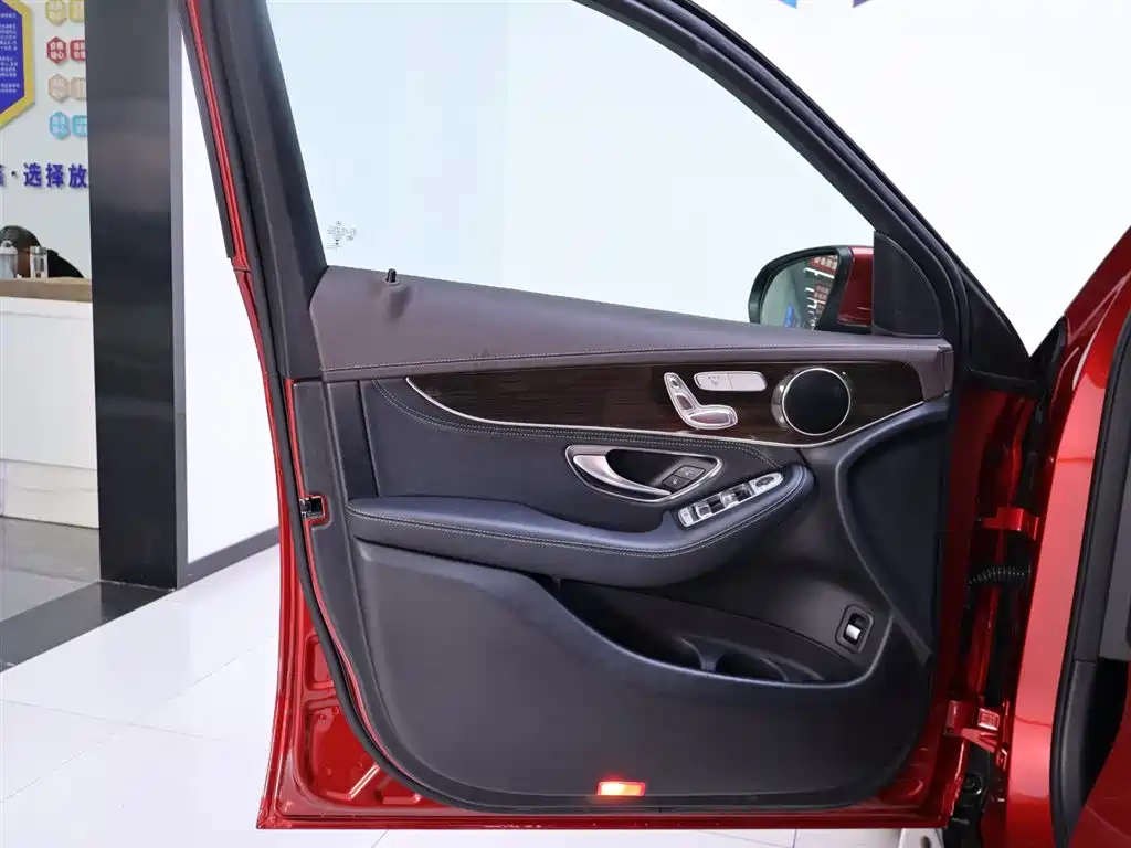 Mercedes-Benz GLC 260 4MATIC Dynamic (2016)