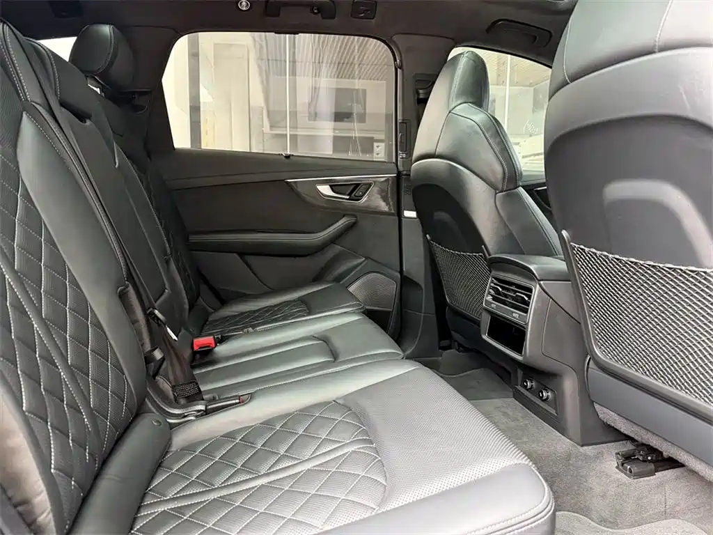 Audi SQ7 2024 4.0 TFSI Dark Knight Edition