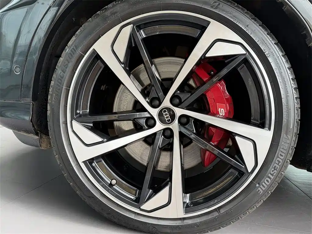 Audi SQ7 2024 4.0 TFSI Dark Knight Edition
