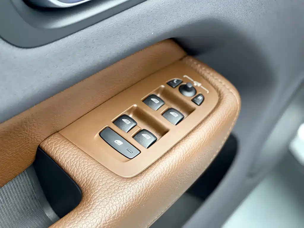 Volvo XC60 2020 T5 AWD Momentum Luxury Edition
