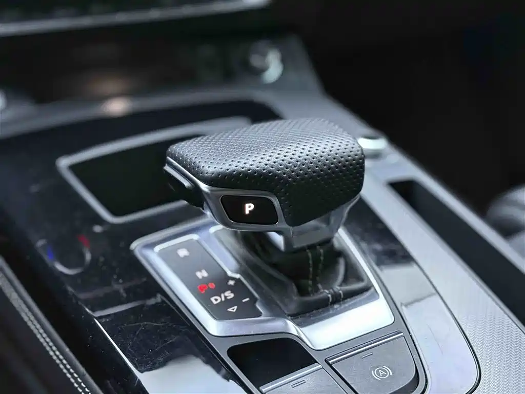 Audi Q5L 2024 40 TFSI Sport