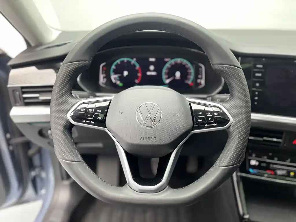 Volkswagen Passat 2022 330TSI Luxury Edition