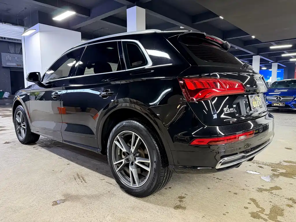 Audi Q5L 2018 40 TFSI Fashion Edition China VI