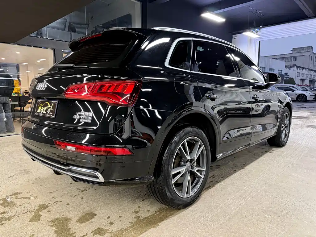 Audi Q5L 2018 40 TFSI Fashion Edition China VI