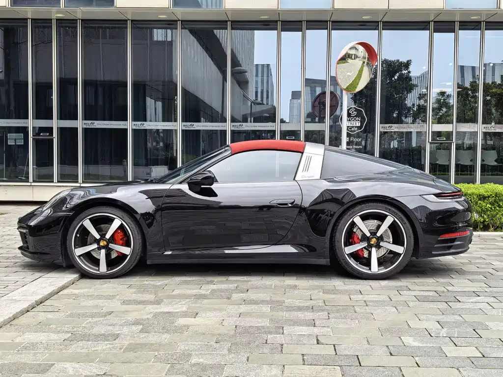 Porsche 911 Targa 4 3.0T