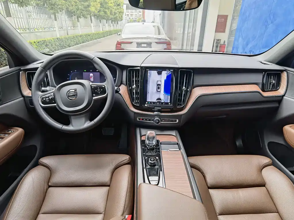 Volvo XC60 T8 Plug-in Hybrid AWD Long Range Plus 2024