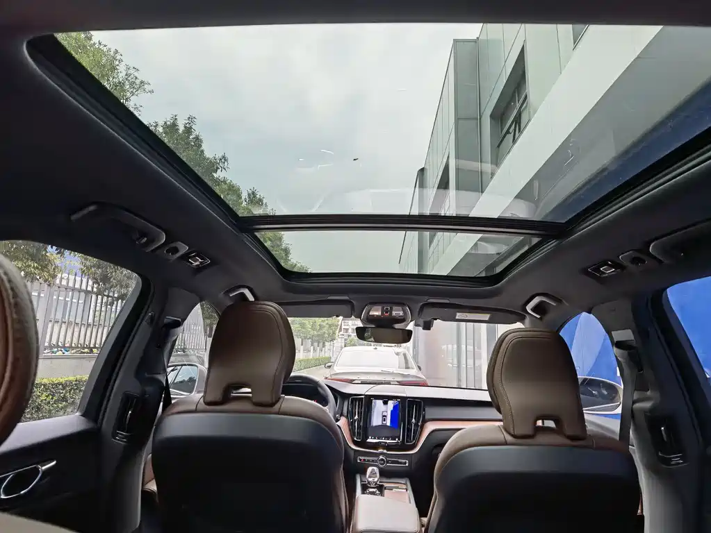 Volvo XC60 T8 Plug-in Hybrid AWD Long Range Plus 2024