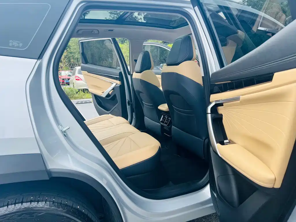 Geely Boyue L 2023 1.5TD DCT Prestige