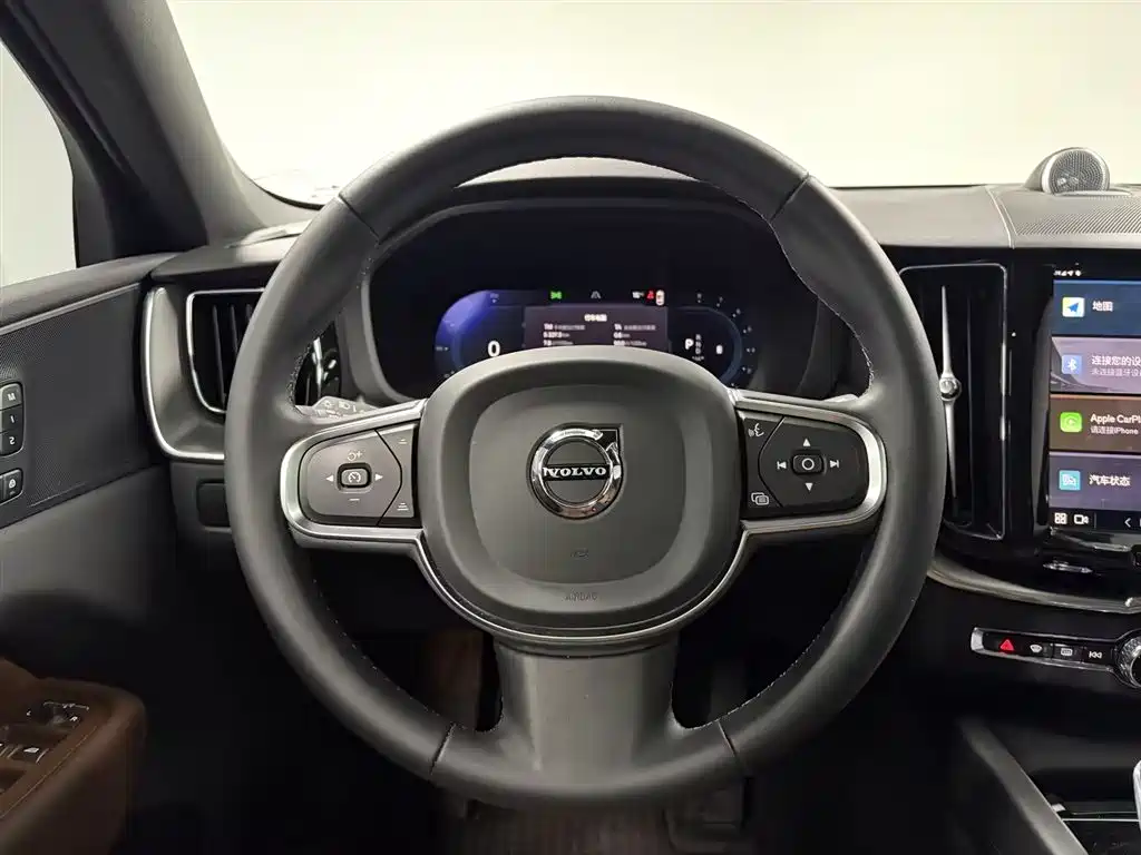 Volvo XC60 2024 B5 AWD Momentum