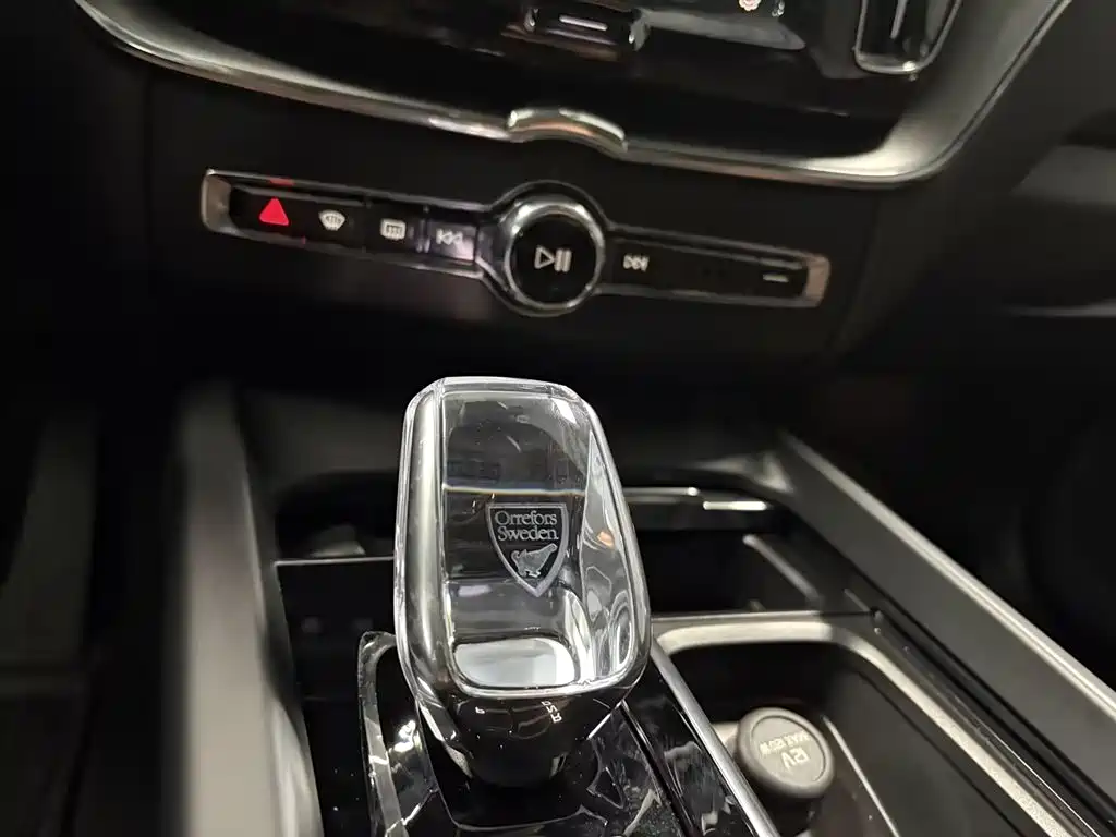Volvo XC60 2024 B5 AWD Momentum