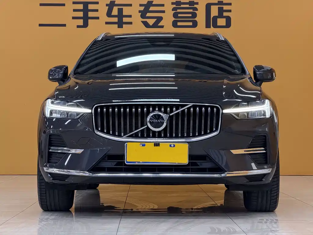 Volvo XC60 2022 B5 AWD Momentum Luxury Edition