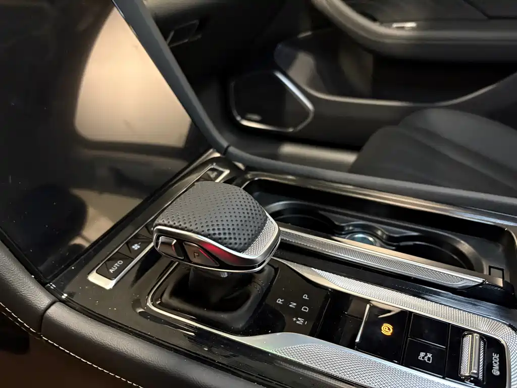 Hongqi H5 2025 2.0T Automatic Qi Chang Edition