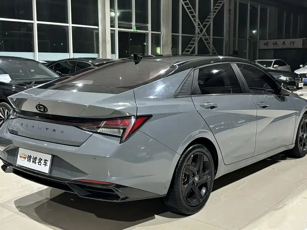 Hyundai Elantra 2021 1.5L CVT LUX Premium Edition