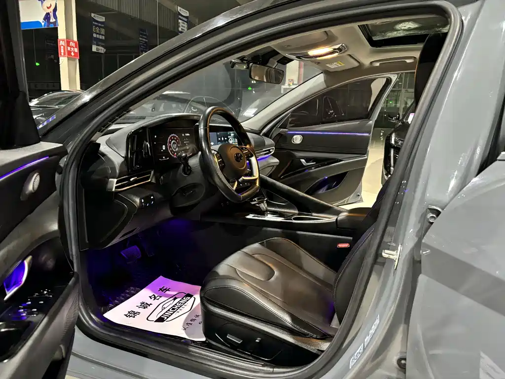 Hyundai Elantra 2021 1.5L CVT LUX Premium Edition