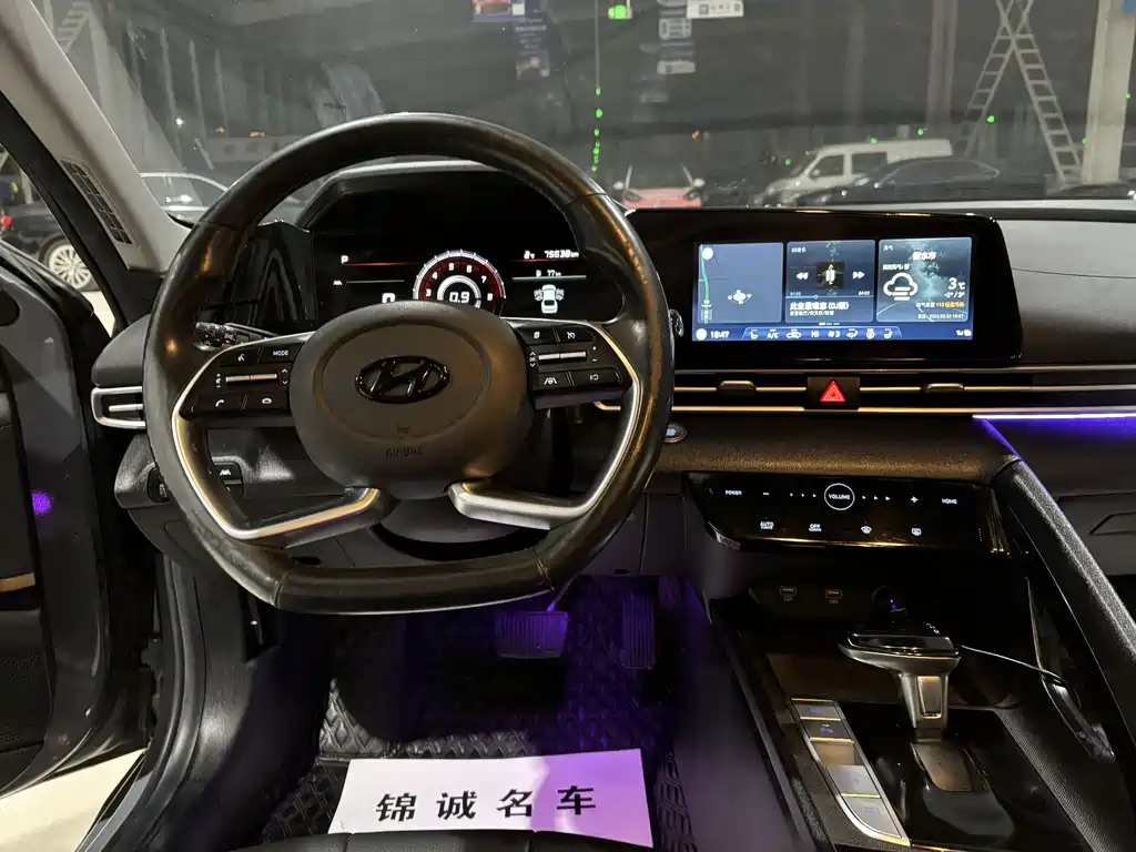 Hyundai Elantra 2021 1.5L CVT LUX Premium Edition