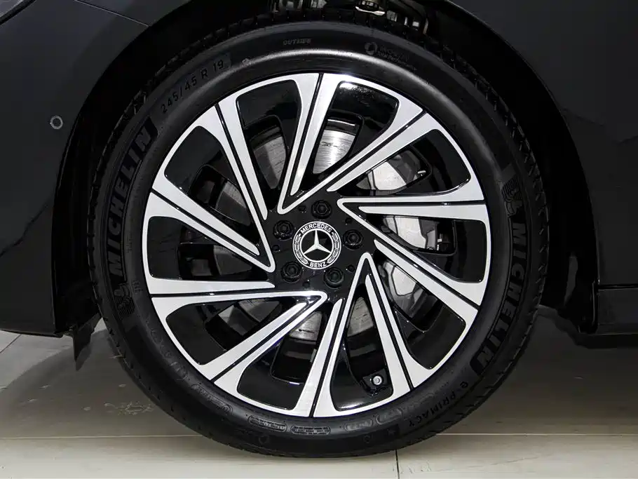 Mercedes-Benz E-Class 2025 E 300 L Luxury