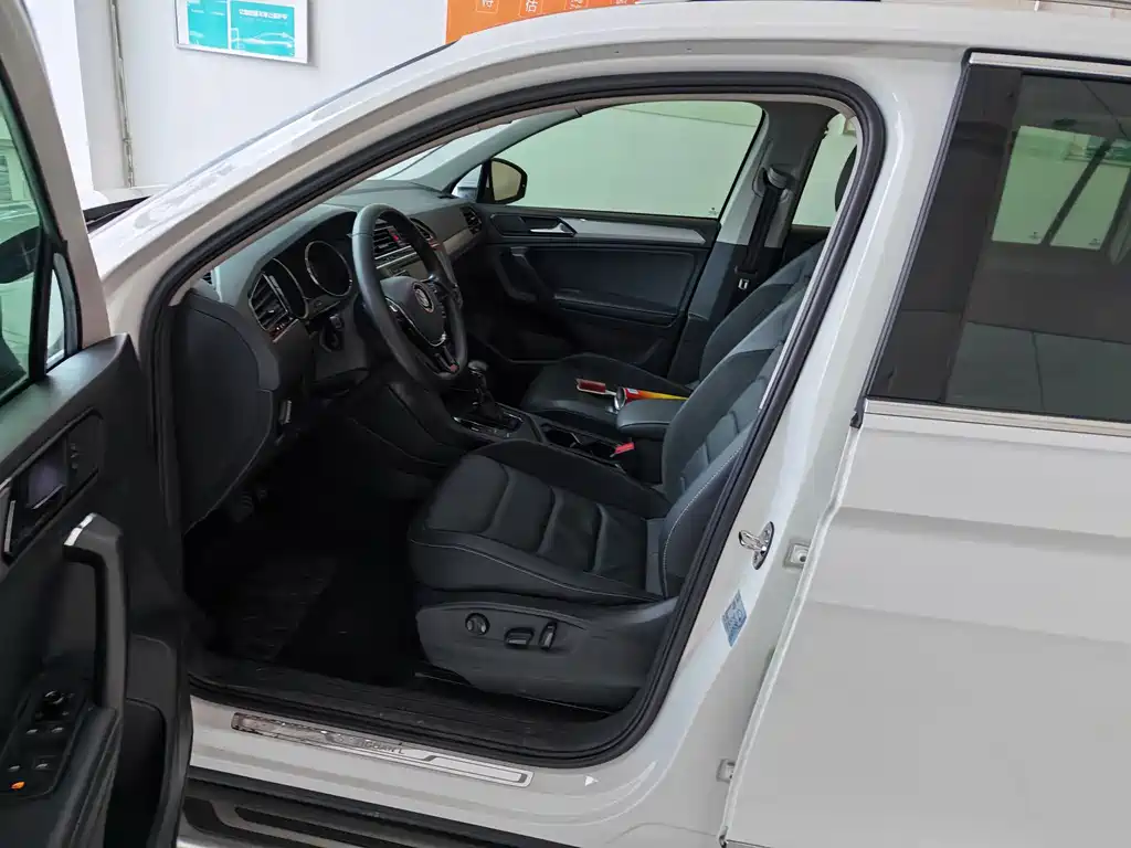 Volkswagen Tiguan L 2018 330TSI Automatic FWD Luxury Edition